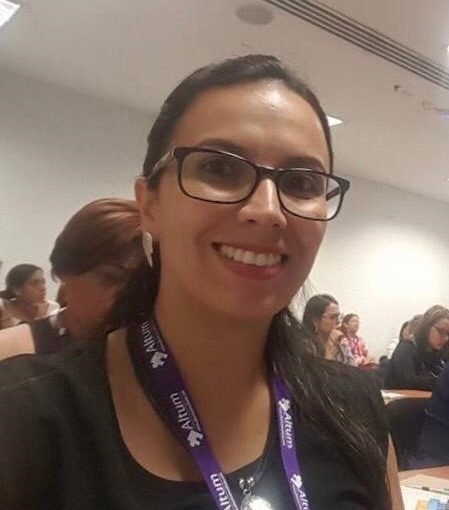 Decana de la Facultad de Ciencias Humanas y Sociales: Susana Amaya.